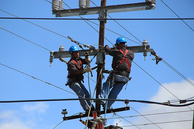 HIRING COMMERCIAL ELECTRICIANS